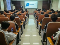 <b>机械工程取从动化学院举办“青年·成功讲坛”行</b>
